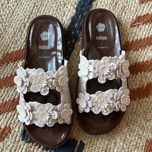 Melissa Viktor+Rolf - white 3D floral slides. Size 8